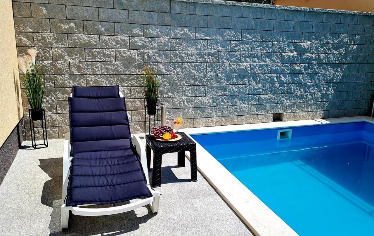 Silente Apartment Karlobag